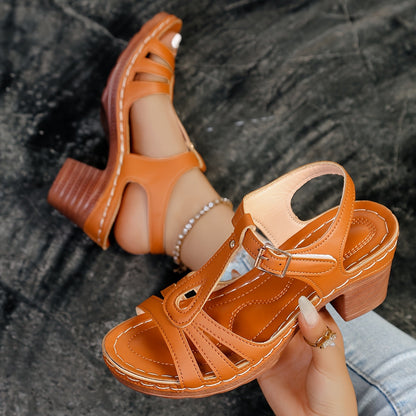 Frida | Let og Elegant Sommersandal med Klassisk Look